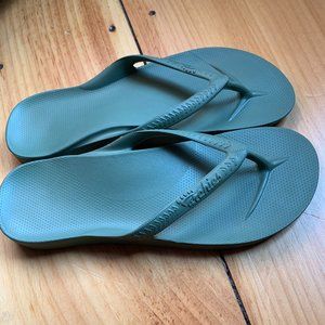 Archie's arch support flip-flops, Women's sz 9, like new, Sage Green
